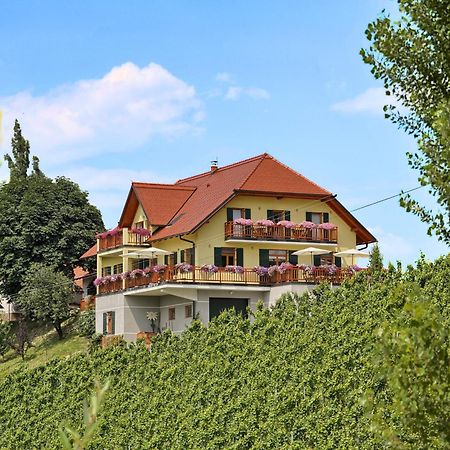 Farm Stay Jarc Vineyard Svecina Екстериор снимка