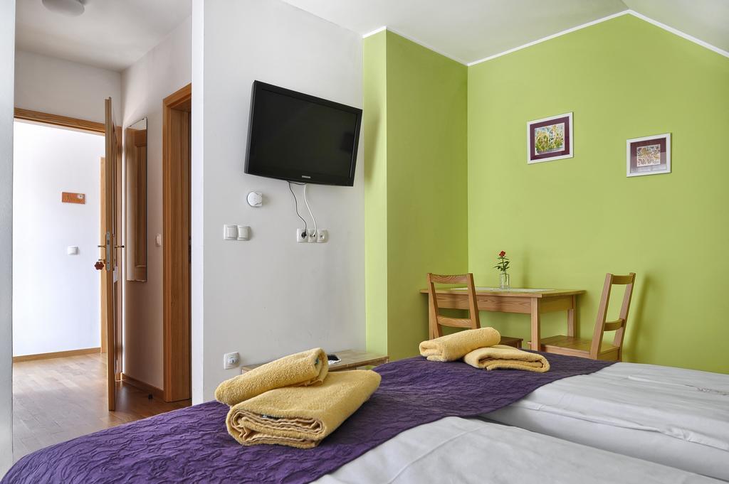 Farm Stay Jarc Vineyard Svecina Стая снимка